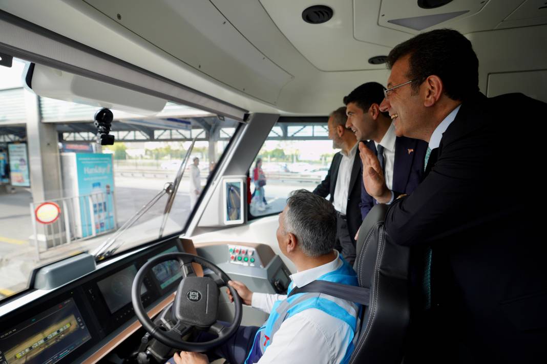 İmamoğlu 420 Yolcu Kapasiteli Yeni Elektrikli Metrobüsleri Tanıttı! Görenler Hayran Oldu 18